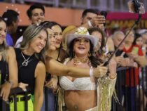 Zuni Castiñeira als Cowgirl-Sensation beim Karneval von Encarnación