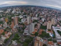 Was ist die wirtschaftliche Theorie der “Tragödie der Allmende“ und wie zeigt sie sich in Paraguay?