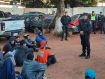 Polizei geht gegen Süchtige vor und nimmt etwa 30 Personen auf dem Platz von Lambaré fest