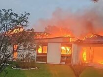 Haus gerät nach Blitzschlag in Brand