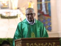 Priesterpranger in Caacupé: “Der Staat macht die Bürger zu Bettlern“
