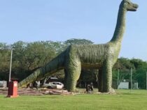 Pirayú weiht die größte Dinosaurierskulptur des Landes ein