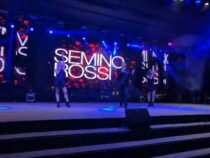 Schlagerfieber in Paraguay: Semino Rossi beweist seinen Status als Frauenschwarm vor Tausenden Fans
