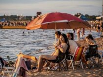Encarnación bereitet seine Strände für den Sommer vor