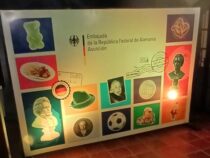 Diplomatie und Gemeinschaft: Der deutsche Botschafter ehrt die Wiedervereinigung