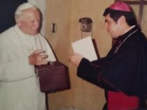 Chirurg oder Seelsorger? Mons. Valenzuela tauschte das Skalpell gegen die Bibel