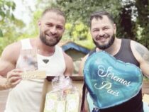 Verheirateter Richter adoptiert Kind und sorgt für Aufsehen 