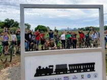 Wo die Landschaft zur Geschichte wird: Ein symbolischer Zugfenster-Blick auf die Ybytyruzú-Bergkette