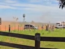 Zusammenstöße zwischen Polizisten und Bauern führen zu Verletzten und Festnahmen auf der Estancia Lucipar