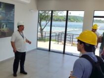 Zukunft der Energie: Itaipú macht schwimmendes Solarkraftwerk zum Lernort für Studenten