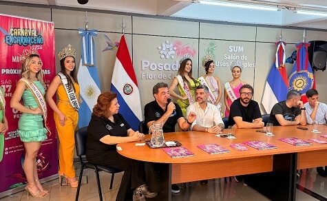 Brückenbau mit Pailletten: Paraguay wirbt in Posadas für seinen Jahrhundert-Karneval