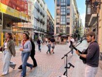 Leo Cabrera: Der paraguayische Straßenmusiker, der kurz vor dem Lockdown nach Spanien ging