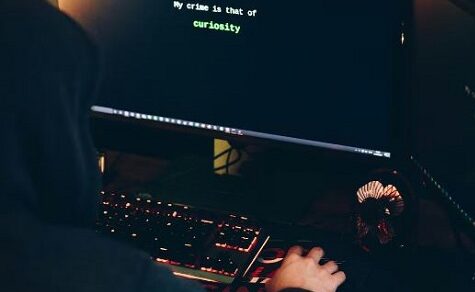 Cyber-Sicherheit 2026: Wenn die KI am Telefon wie ein Verwandter klingt