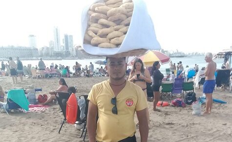 Ein junger Mann aus Itapúa bringt den Geschmack der Chipa bis nach Mar del Plata