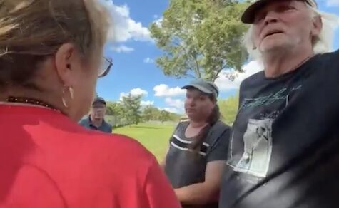 Deutsche bauen zu große Mauer in Costa Mbocayaty: Stadtverwaltung greift ein