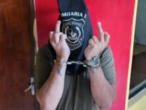 Er hat 21 Vorstrafen, wurde nach Widerstand festgenommen und posierte provokativ auf dem Polizeifoto