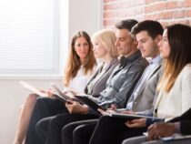 Die Rückkehr der Routiniers: Warum über 30-Jährige den Arbeitsmarkt stürmen