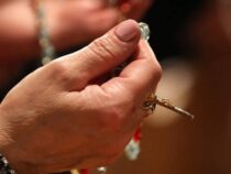 Neun Tage, neun Stufen: Ein tiefer Einblick in die Tradition der Totengebete