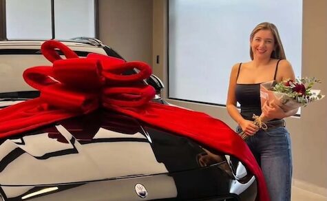 Ehemaliger Jugendminister präsentiert luxuriösen Geländewagen als Geschenk für seine Frau