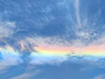 Was steckt hinter den bunten Wolken?