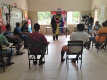 Was passiert, wenn man straffälligen Jugendlichen ein Schulbuch in die Hand drückt?