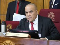 Der Kongress bestreitet eine Selbstgehaltserhöhung von Bachi Núñez und begründet sein Einkommen mit einer gesetzlichen Zulage