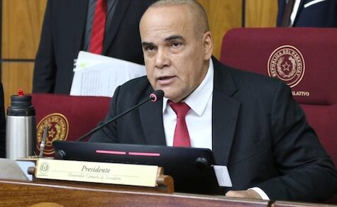 Der Kongress bestreitet eine Selbstgehaltserhöhung von Bachi Núñez und begründet sein Einkommen mit einer gesetzlichen Zulage