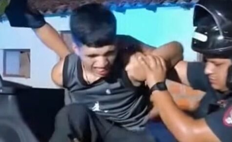 Nach einem heftigen Streit stach ein junger Mann auf den aktuellen Freund seiner Ex ein