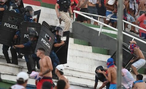 Ein erbärmliches Bild: Gewalt erzwingt Abbruch des Superclásico in Sajonia