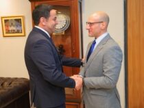 Estigarribia trifft sich mit dem US-Geschäftsträger und bringt sich als Präsidentschaftskandidat für 2028 in Stellung