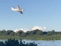 Absolute Rücksichtslosigkeit: Kleinflugzeug bei riskanten Manövern unter Brücke gefilmt