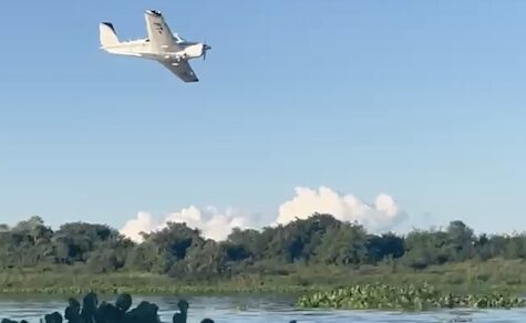 Absolute Rücksichtslosigkeit: Kleinflugzeug bei riskanten Manövern unter Brücke gefilmt