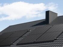 Können Balkonkraftwerke auf Schrägdächern installiert werden?