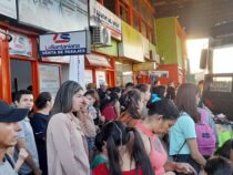 Sprit-Frust vs. Wirtschaftskrise: Das bizarre Reise-Paradoxon des Jahres