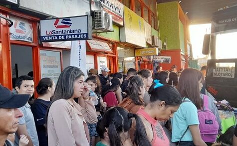 Sprit-Frust vs. Wirtschaftskrise: Das bizarre Reise-Paradoxon des Jahres