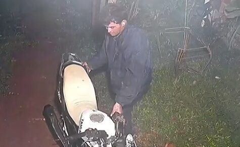“Dachte, du bist nicht da“: Dieb grüßt Hausbesitzer und spaziert davon