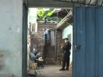 Frau tötet ihren Sohn und nimmt sich das Leben: Abschiedsbrief enthüllt schreckliche Hintergründe