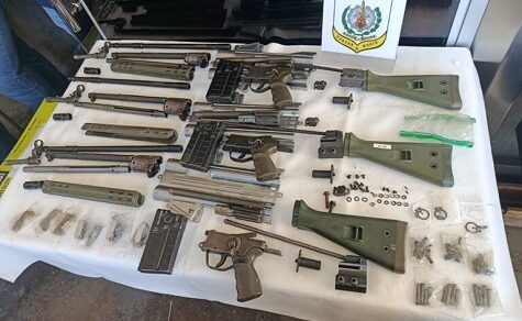 Kriegswaffen-Schmuggel am Flughafen Pettirossi: Zoll fängt Teile für drei H&K G3-Sturmgewehre ab