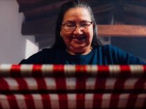 Hohe Materialkosten: Warum der traditionelle Albirroja-Poncho 5 Millionen Guaranies kostet