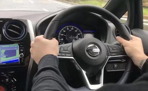 Ehemaliger Leiter der Straßenpolizei warnt vor Risiken von Fahrzeugen mit Rechtslenkung