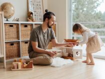 Spielzeugregal im Kinderzimmer – warum ein durchdachtes Möbelstück den Alltag mit Kindern erleichtert