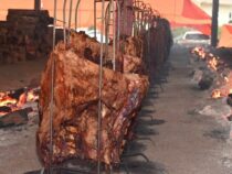Das Feuer brennt ab 04:00 Uhr morgens: Dieser XL-Grill-Event sprengt alle Dimensionen