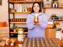 Vom Bienenstock in die Supermärkte: Die Erfolgsgeschichte der Honig-Königin aus Villarrica