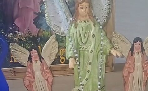 Wassertropfen an Statuen: Das mysteriöse Phänomen bringt sogar einen Pfarrer zum Staunen
