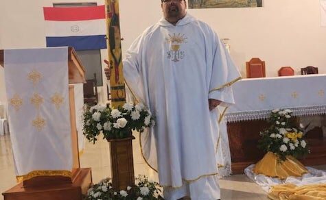 Priester muss in Begleitung der Polizei die Kapelle verlassen