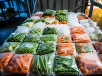 Obst und Gemüse, die auf den Feldern zurückblieben, suchen eine zweite Marktchance – verwandelt in Tiefkühlkost, Mehl und neue Lebensmittel