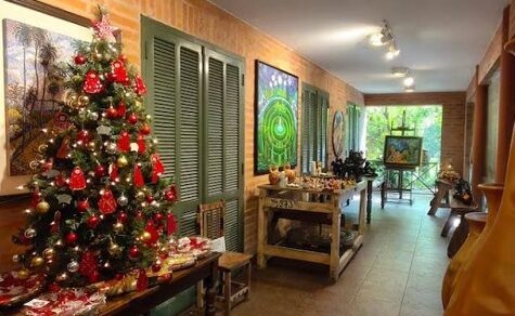 Weihnachten im Oktober: Warum dieses Kulturzentrum jetzt schon den Christbaum schmückt