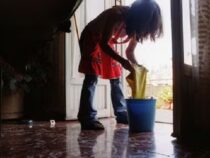 Kinder als billige Haushaltshilfen: Politik zieht endlich den Schlussstrich