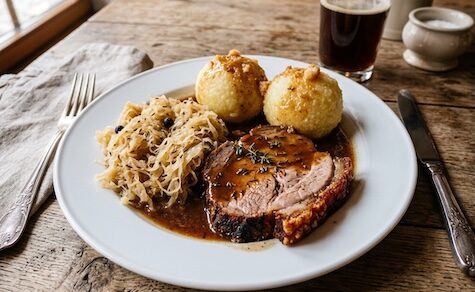 Vergiss Sauerkraut, Schweinebraten und Klöße