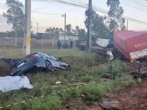 Schrecklicher Unfall in Guairá: Auto verkeilt sich unter Lkw – drei Menschen sterben